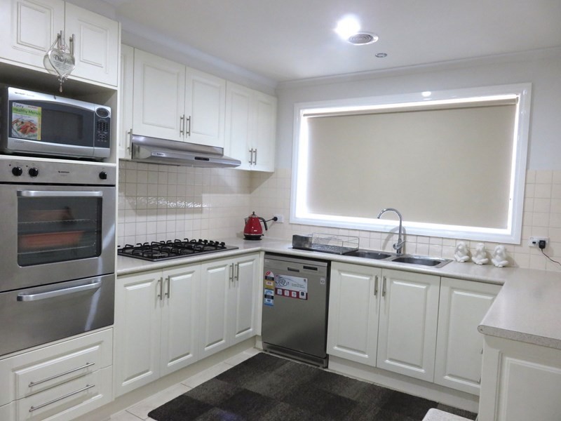 27 Auburn Road, South Morang VIC 3752