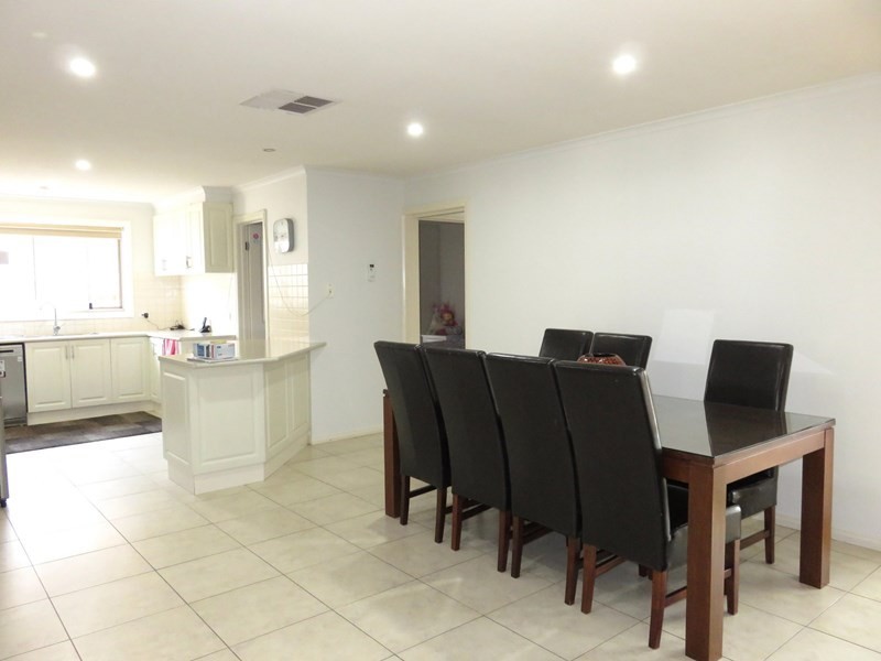 27 Auburn Road, South Morang VIC 3752