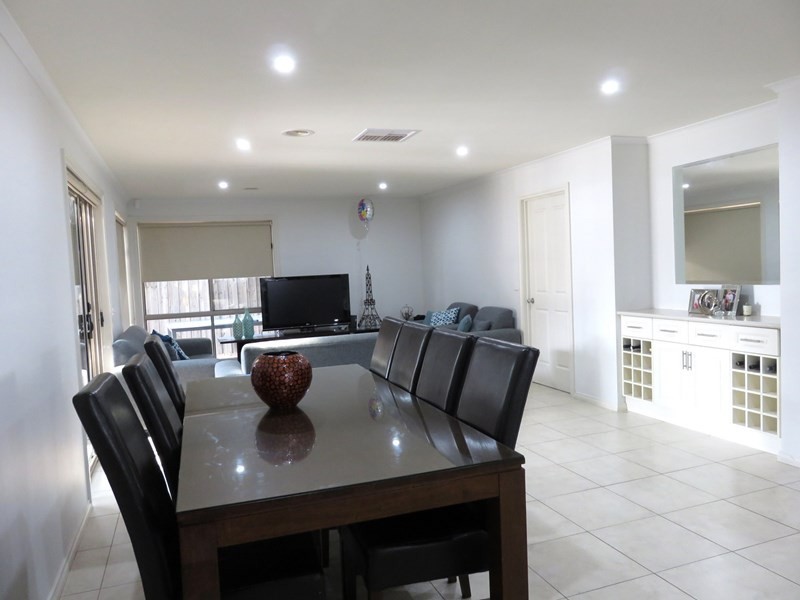 27 Auburn Road, South Morang VIC 3752