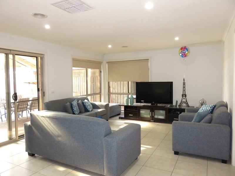 27 Auburn Road, South Morang VIC 3752