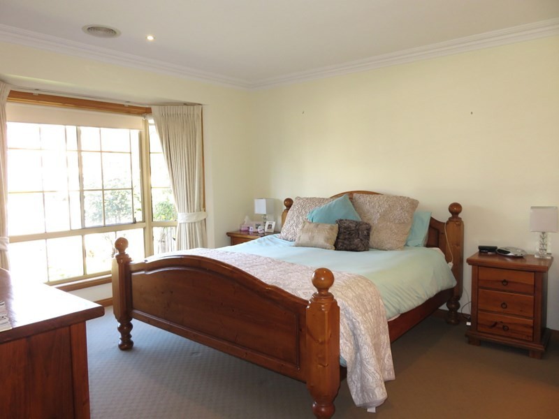 4 Cotham Court, South Morang VIC 3752