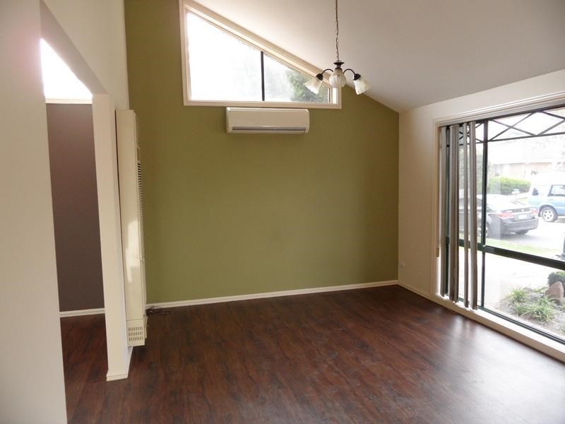 2/8 Plowman Court, Epping VIC 3076