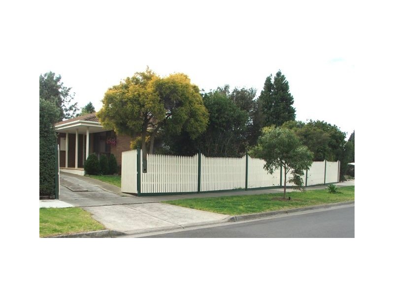 28 Golf Links Drive, Mill Park VIC 3082