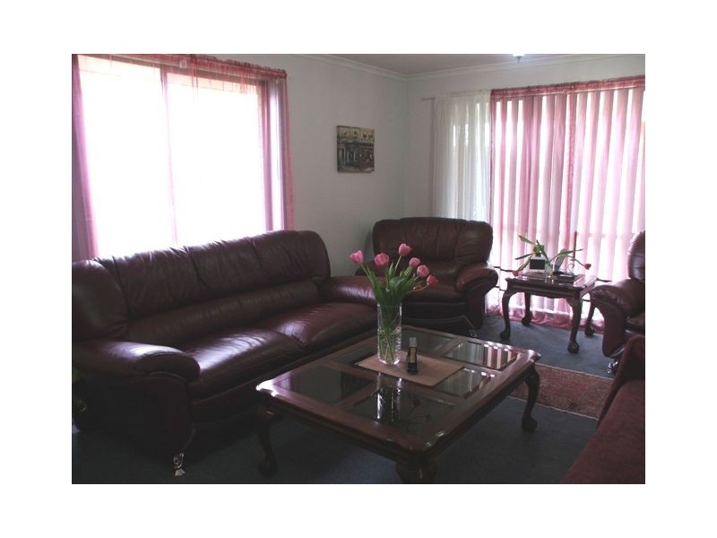 28 Golf Links Drive, Mill Park VIC 3082