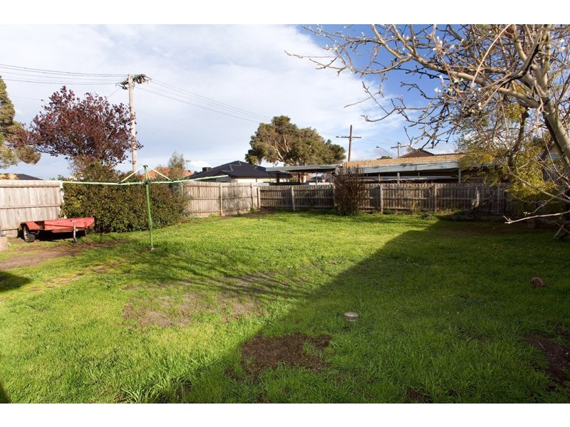 33 Dickens Street, Lalor VIC 3075