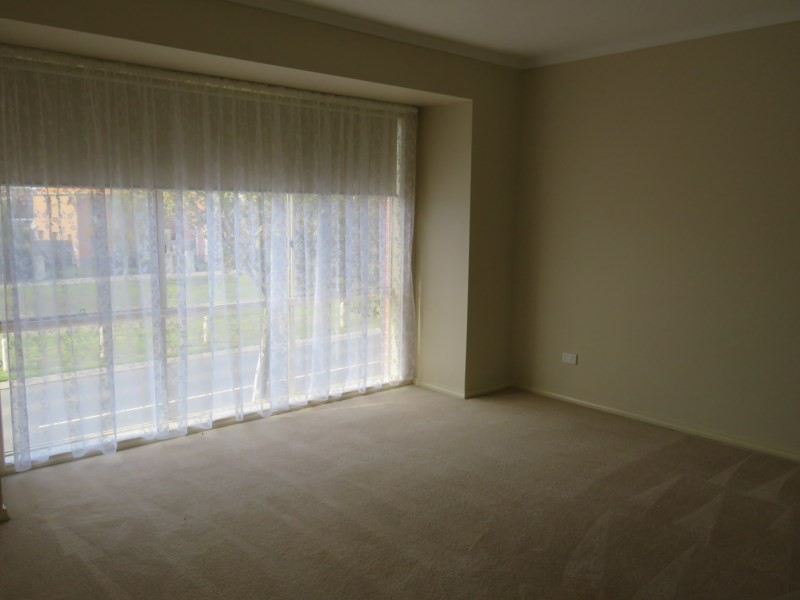 63 The Lakes Boulevard, South Morang VIC 3752