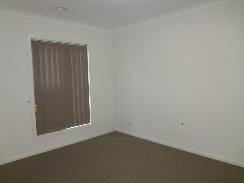 8 Olvine Place, Epping VIC 3076