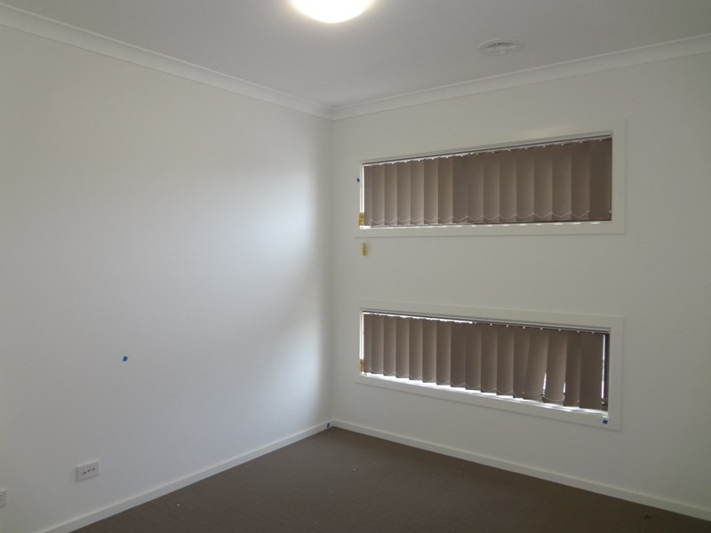 8 Olvine Place, Epping VIC 3076