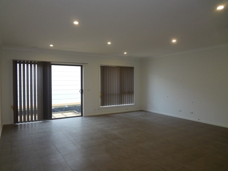 8 Olvine Place, Epping VIC 3076