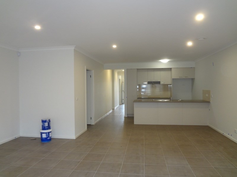 8 Olvine Place, Epping VIC 3076