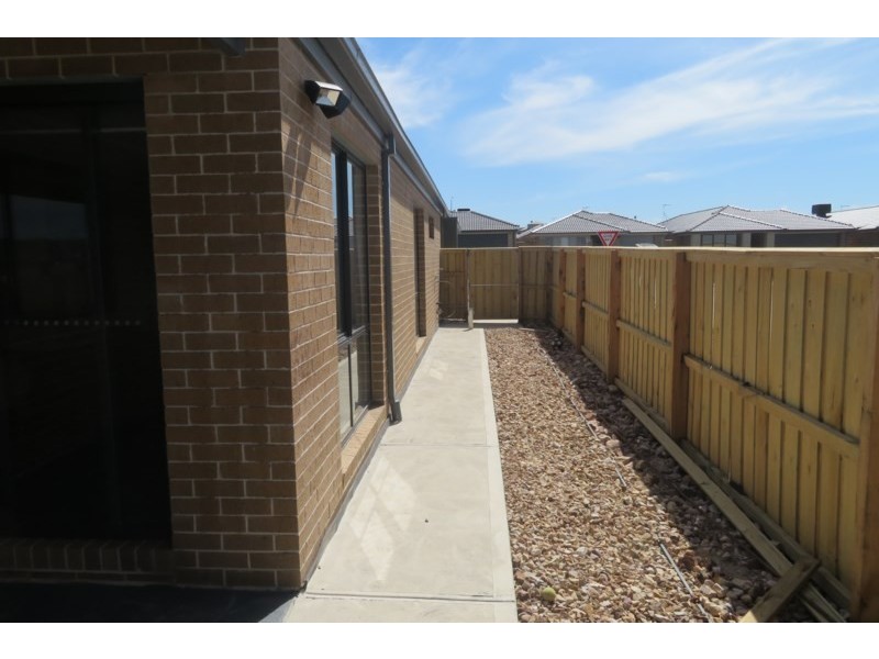 27 Bedstraw Street, Mernda VIC 3754