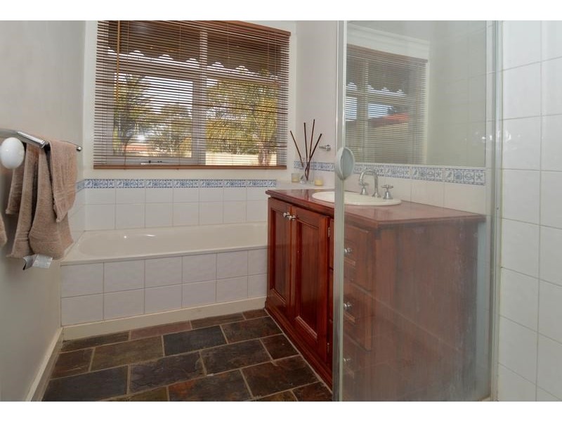 105 Peppercorn Parade, Epping VIC 3076