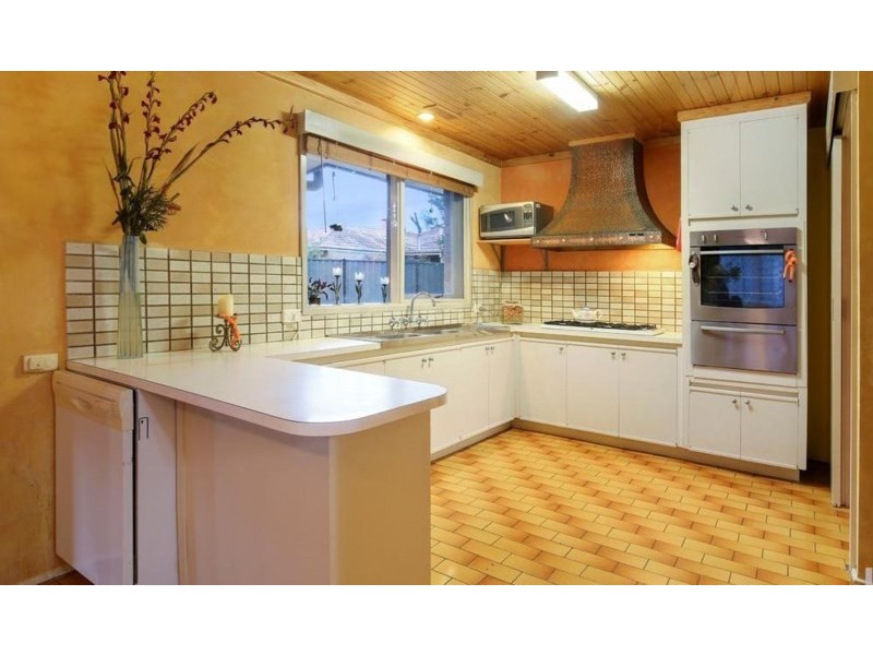 7 Dalray Close, Mill Park VIC 3082