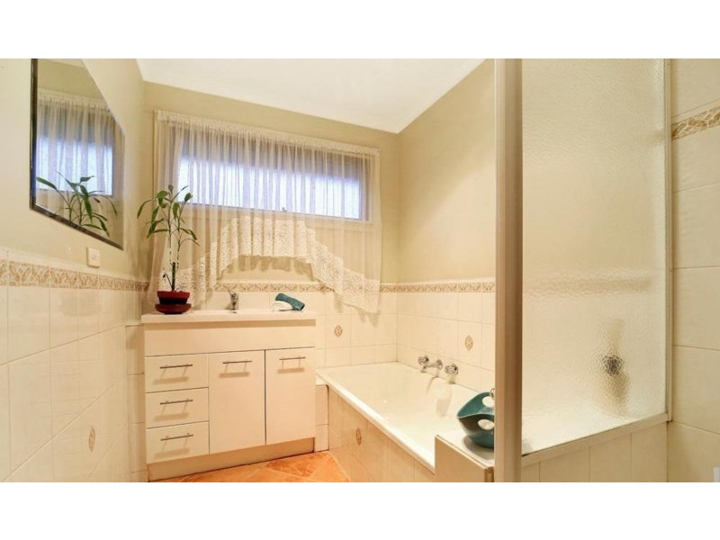 7 Dalray Close, Mill Park VIC 3082