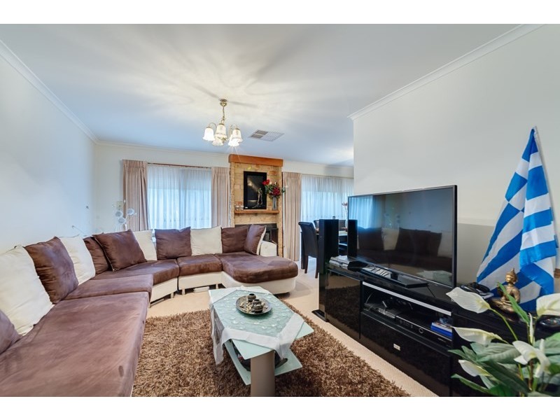 1 Madigan Crescent, Mill Park VIC 3082