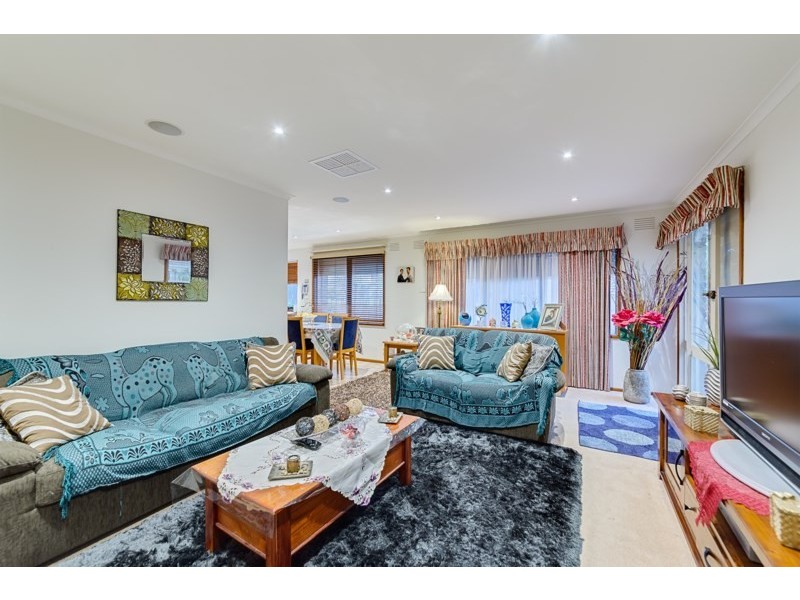 1 Madigan Crescent, Mill Park VIC 3082