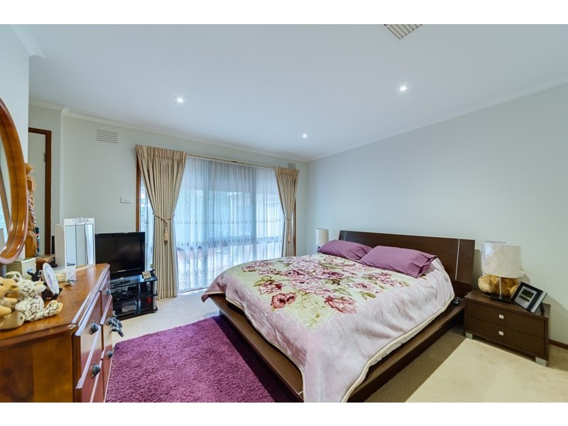 1 Madigan Crescent, Mill Park VIC 3082