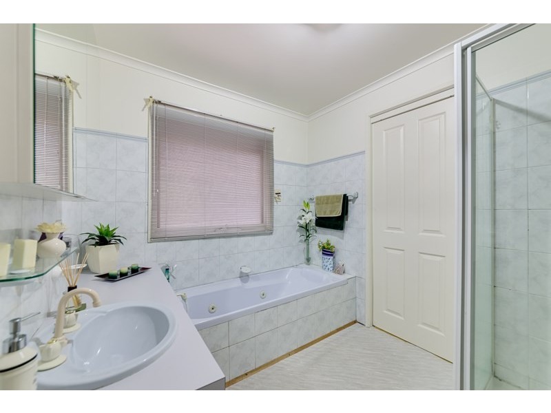 1 Madigan Crescent, Mill Park VIC 3082