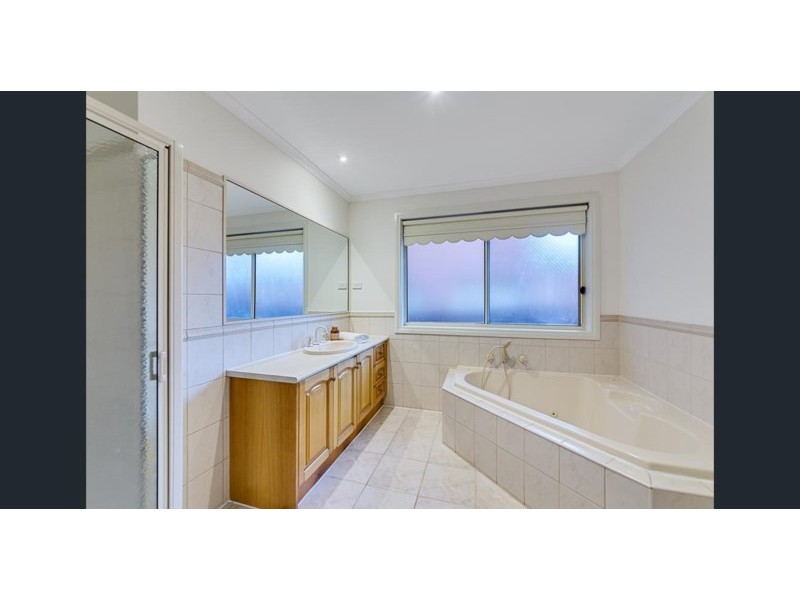 16 Woodfull Way, Epping VIC 3076