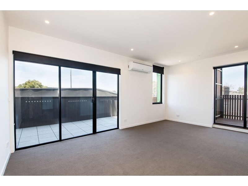 218/30 Oleander Drive, Mill Park VIC 3082