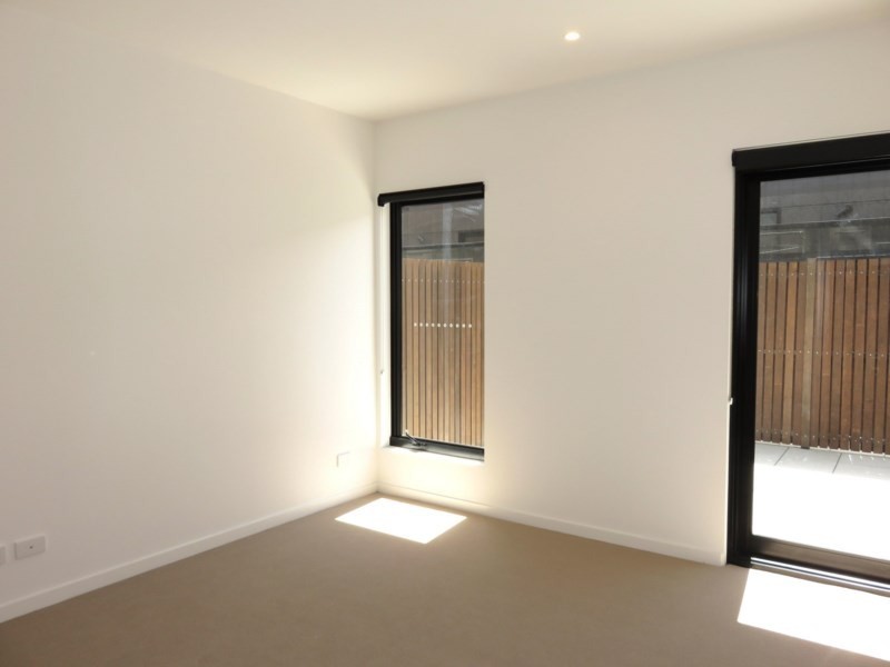 218/30 Oleander Drive, Mill Park VIC 3082