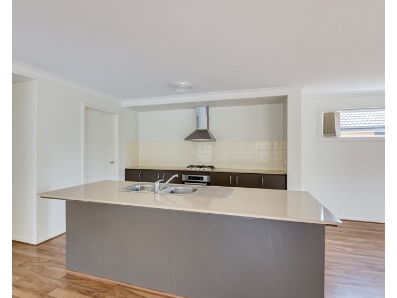9 Brindabella Chase, Point Cook VIC 3030