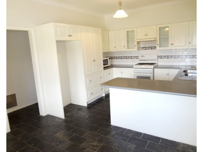 28 Chowne Street, Lalor VIC 3075