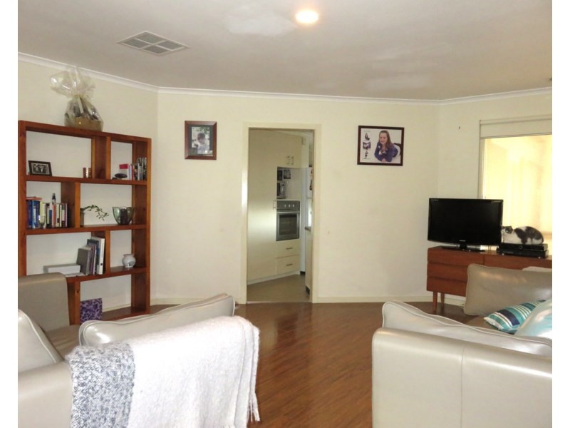 25 Pollock Drive, Mill Park VIC 3082