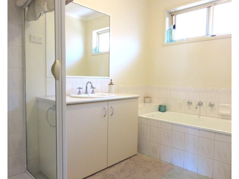 25 Pollock Drive, Mill Park VIC 3082