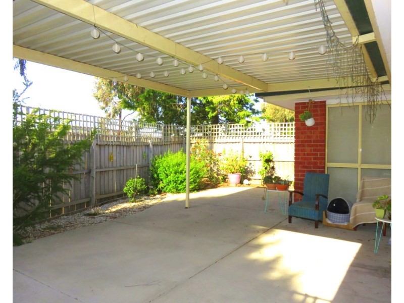 25 Pollock Drive, Mill Park VIC 3082