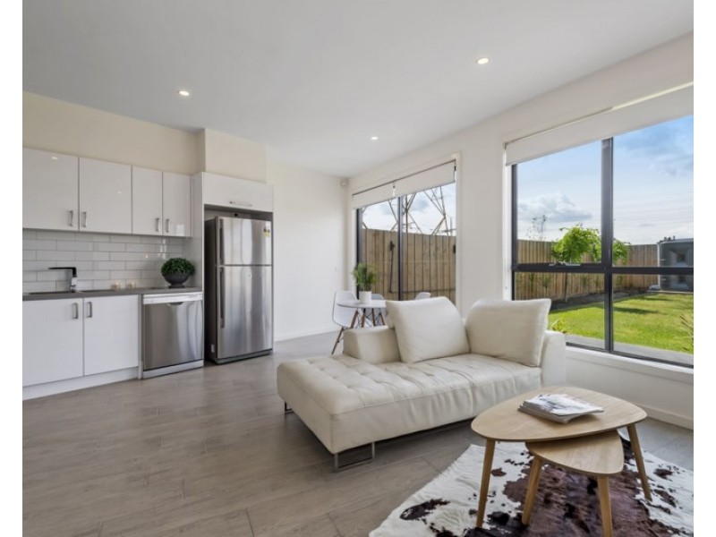 2/16 Joan Court, Reservoir VIC 3073