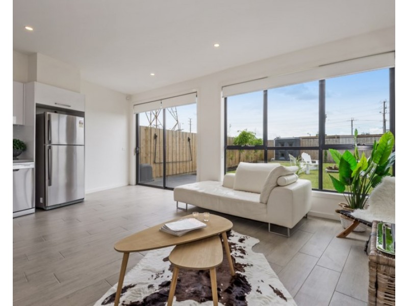 2/16 Joan Court, Reservoir VIC 3073