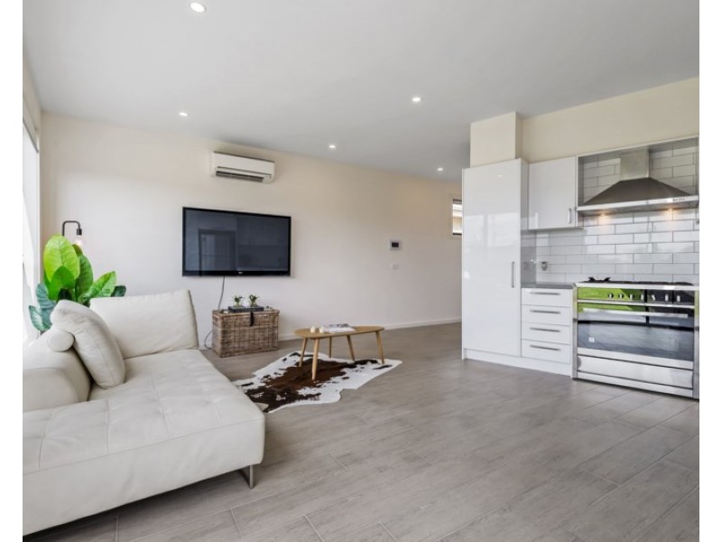 2/16 Joan Court, Reservoir VIC 3073