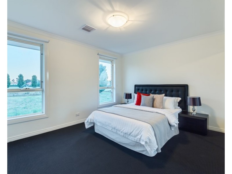 27 Augusta Way, Wallan VIC 3756