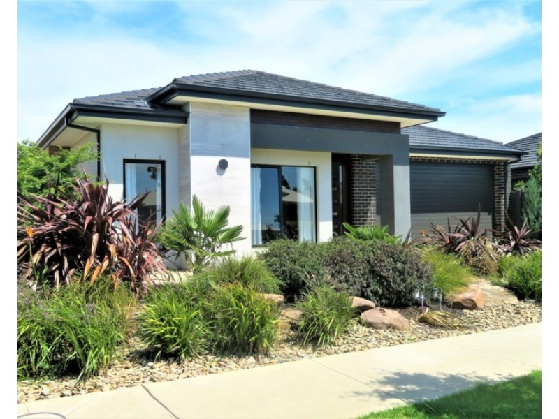 44 Newmarket Parade, Mickleham VIC 3064