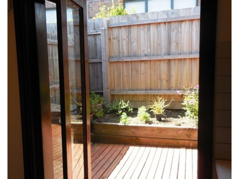 5/70 Purinuan Road, Reservoir VIC 3073