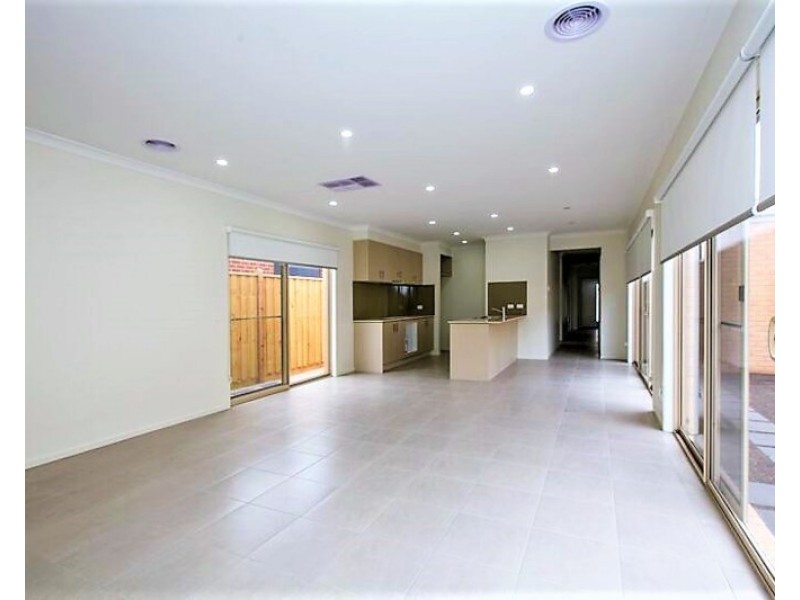 6 Lifford Walk, Lalor VIC 3075