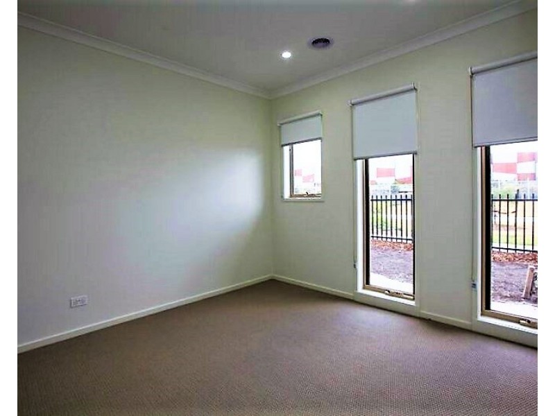 6 Lifford Walk, Lalor VIC 3075