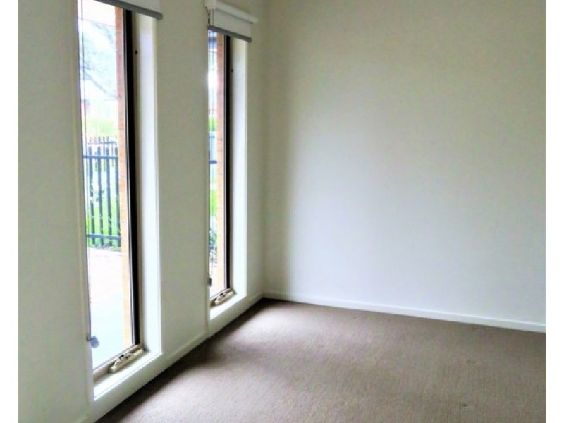 6 Lifford Walk, Lalor VIC 3075