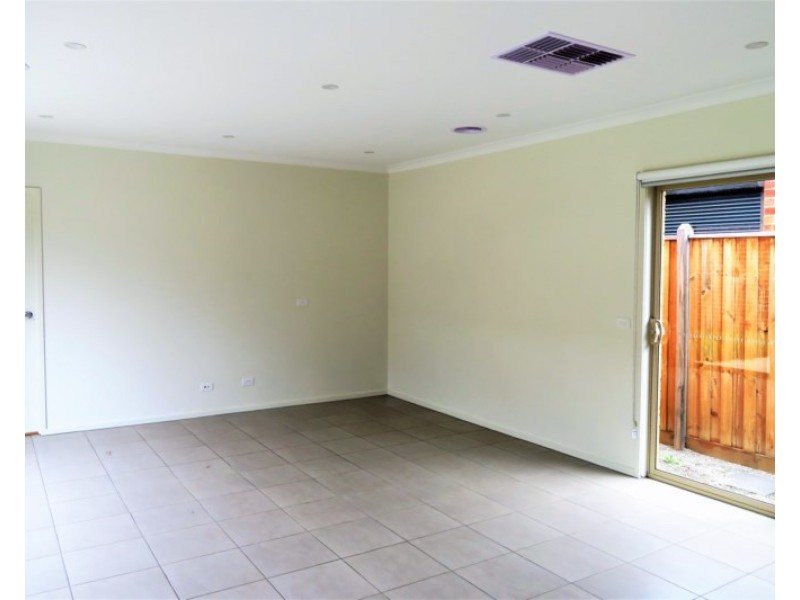 6 Lifford Walk, Lalor VIC 3075