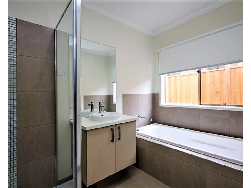 6 Lifford Walk, Lalor VIC 3075