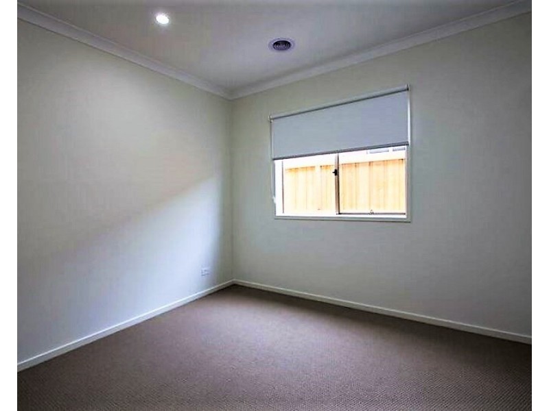 6 Lifford Walk, Lalor VIC 3075