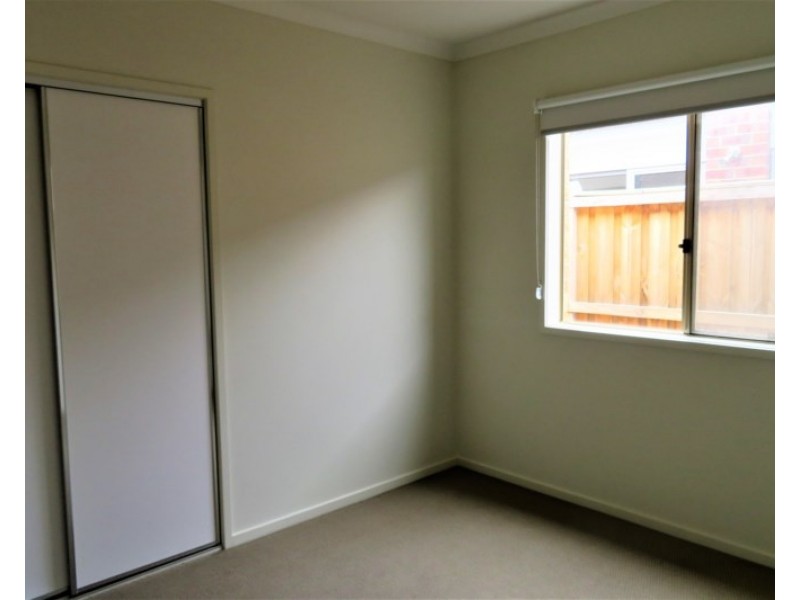 6 Lifford Walk, Lalor VIC 3075
