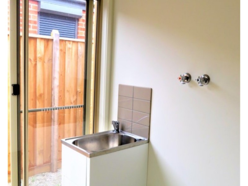 6 Lifford Walk, Lalor VIC 3075