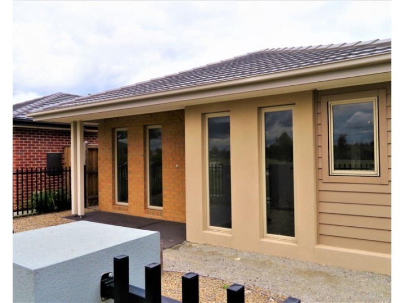 6 Lifford Walk, Lalor VIC 3075