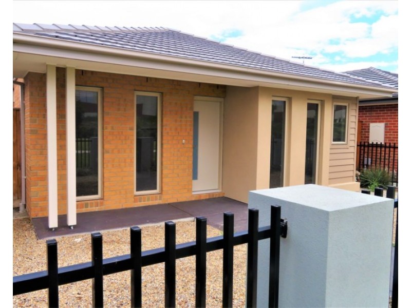 6 Lifford Walk, Lalor VIC 3075