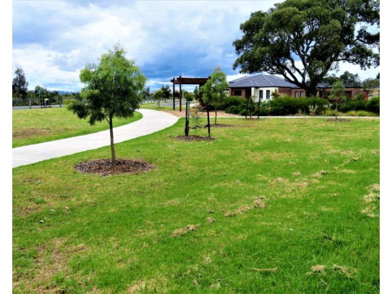 6 Lifford Walk, Lalor VIC 3075