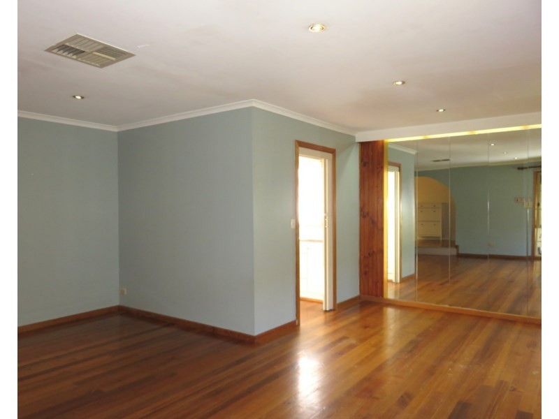 3 Corrigan Place, Mill Park VIC 3082