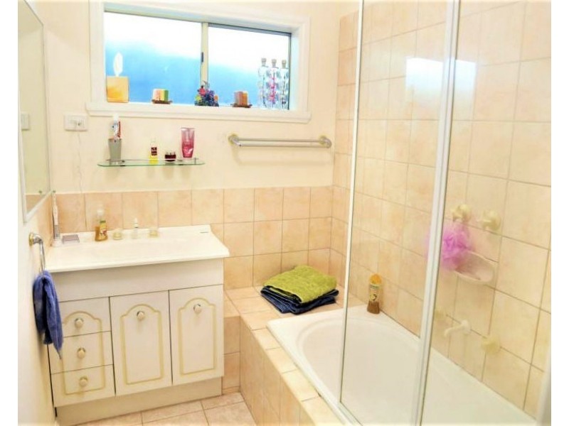 2/1 Hilliana Waters, Mill Park VIC 3082