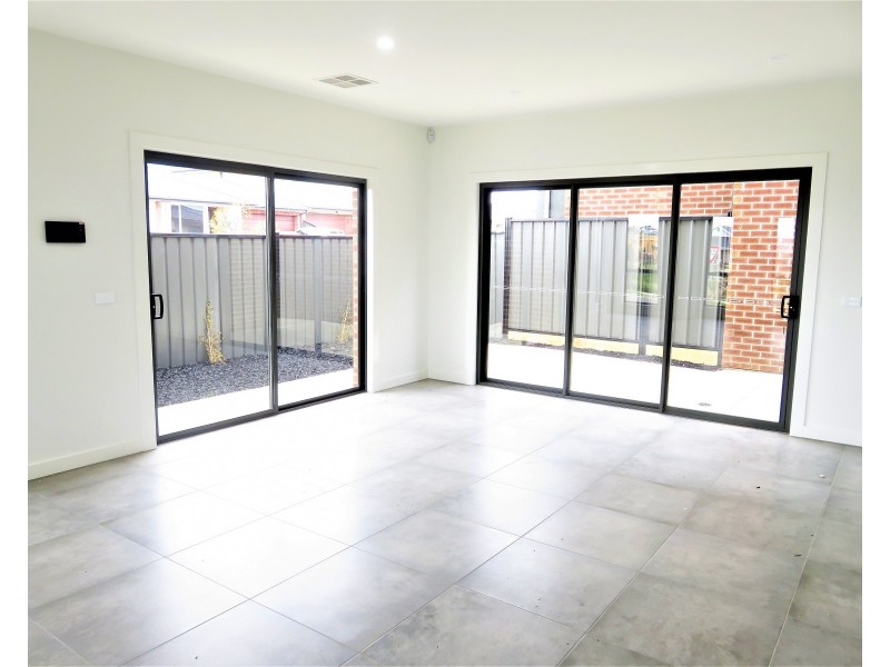 92 Gallantry Avenue, Craigieburn VIC 3064